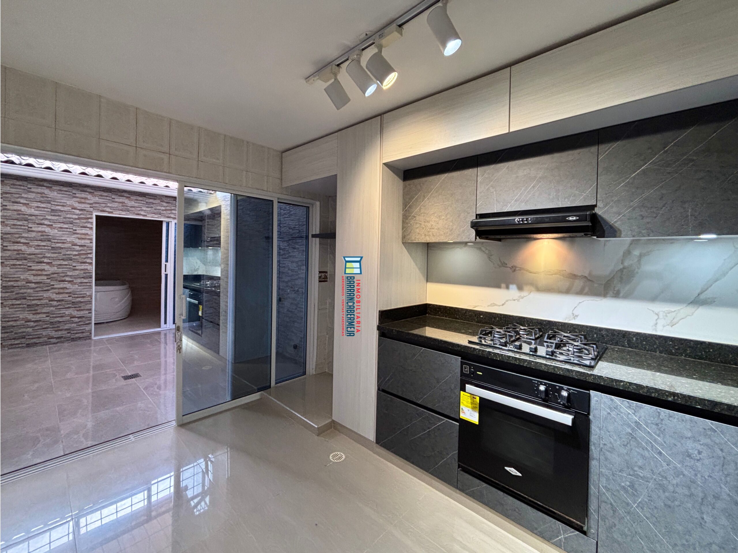 CASA EN ARRIENDO BARRIO COLOMBIA