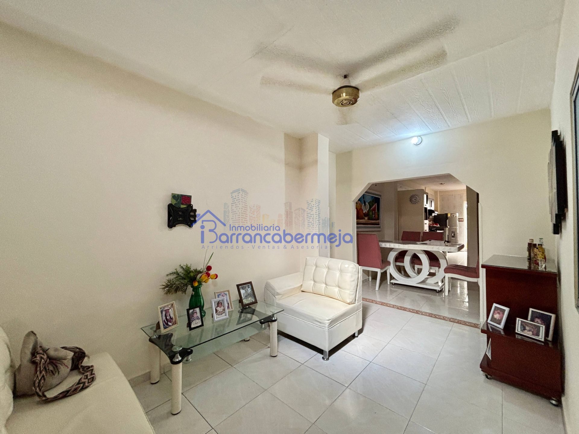 CASA AMOBLADA EN ARRIENDO BARRIO COLOMBIA